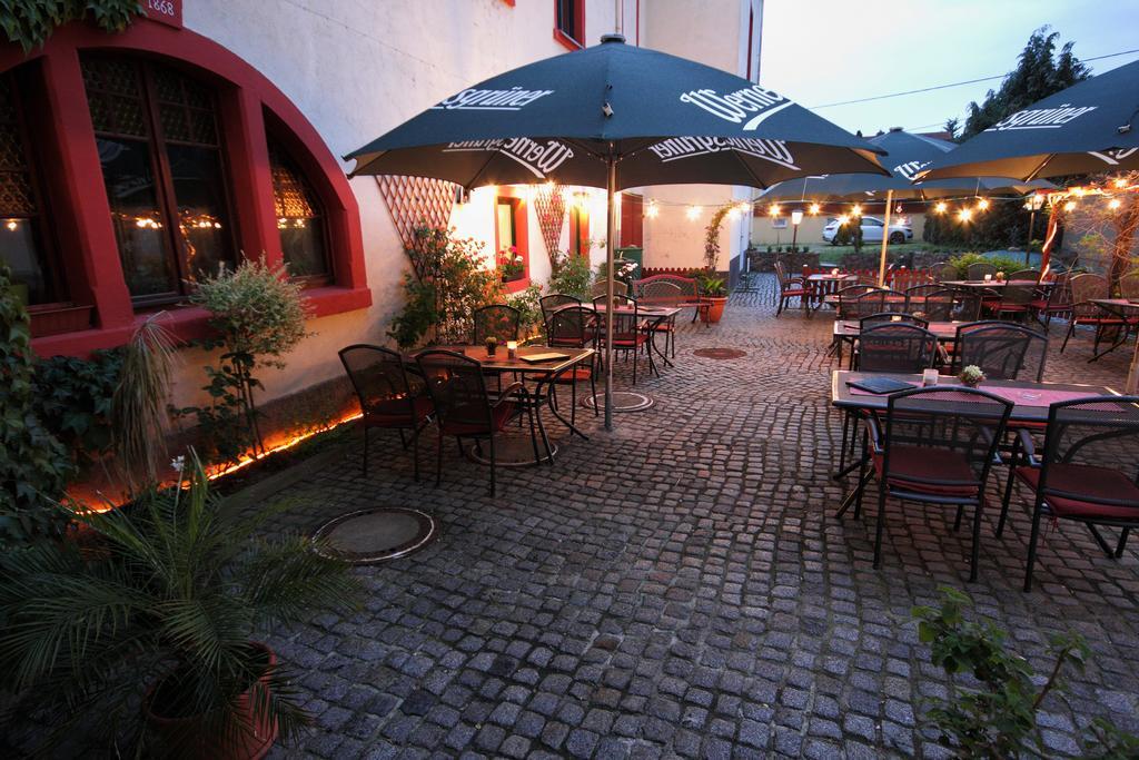 Gasthof Und Hotel Roter Hirsch Claußnitz Exterior foto